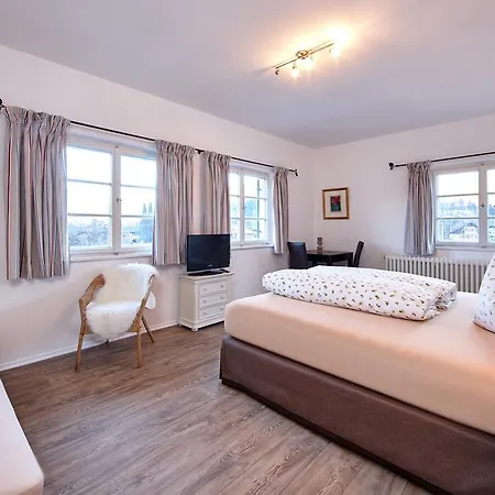 ゲストハウス オリンピアハウス 3*