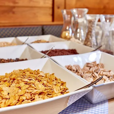 ゲストハウス オリンピアハウス 3*