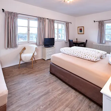 ゲストハウス オリンピアハウス 3*